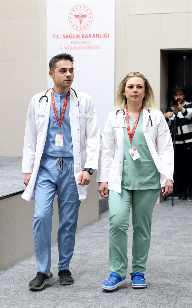 Kırklareli'nde düzenlenen "Sağlığın Tarihi Adımları Defilesi"nde, 1820 yılından bugüne sağlık...