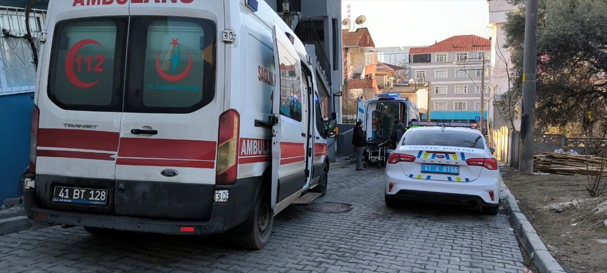 Kocaeli'nin Dilovası ilçesinde sobadan sızan karbonmonoksit gazından etkilenen karı koca hastaneye...