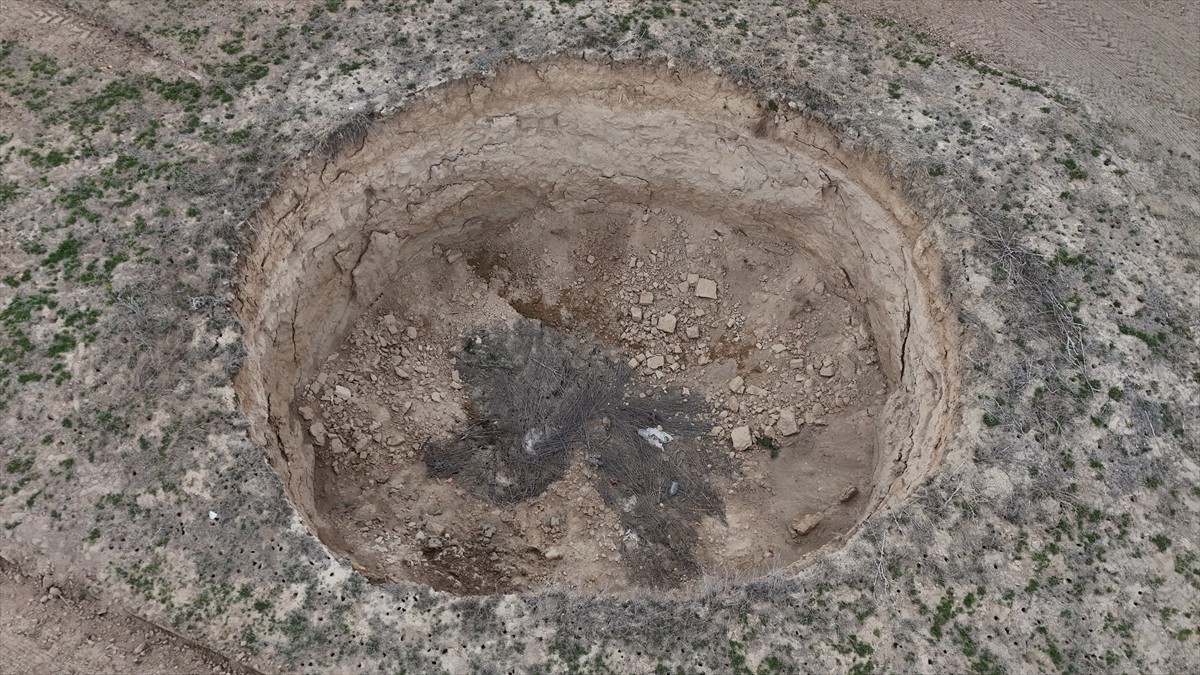 Konya’nın Karapınar ilçesine bağlı Apak Yaylası yakınlarında bulunan tarlada daha önce doldurulan...