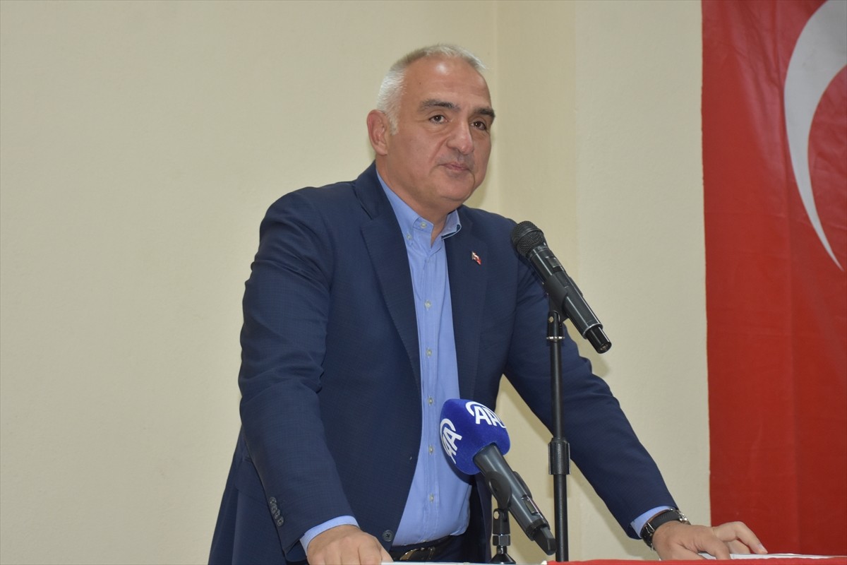 Kültür ve Turizm Bakanı Mehmet Nuri Ersoy, Antalya'da baba ocağı İbradı'da vatandaşlara iftar...