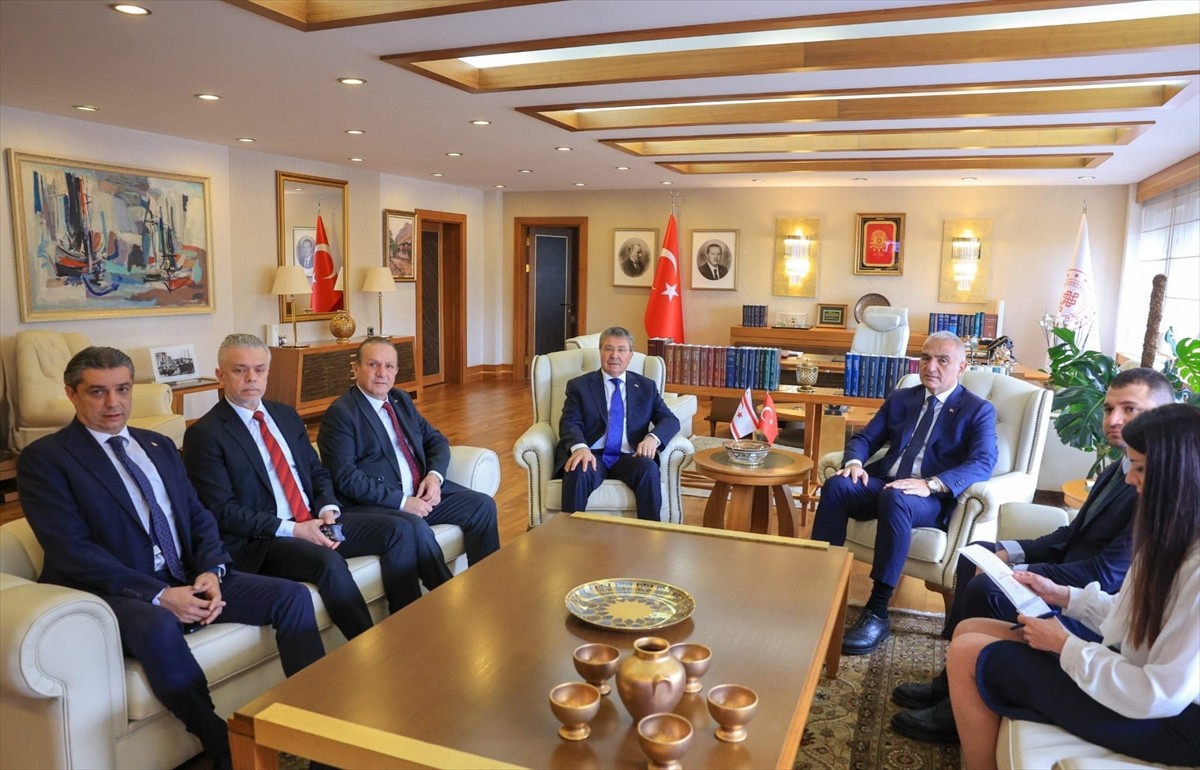 Kültür ve Turizm Bakanı Mehmet Nuri Ersoy (sağda), Kuzey Kıbrıs Türk Cumhuriyeti (KKTC) Başbakanı...