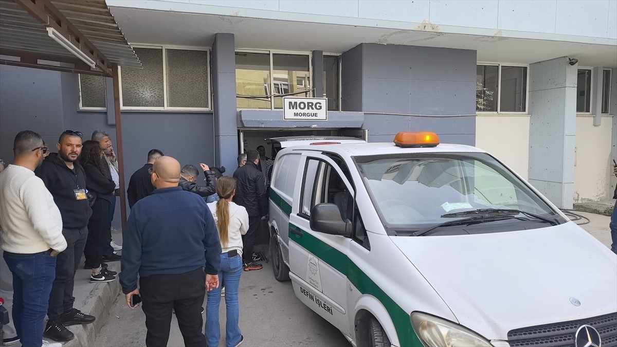 Kuzey Kıbrıs Türk Cumhuriyeti'nin (KKTC) İskele kentindeki konserde sahnede fenalaşan ve...