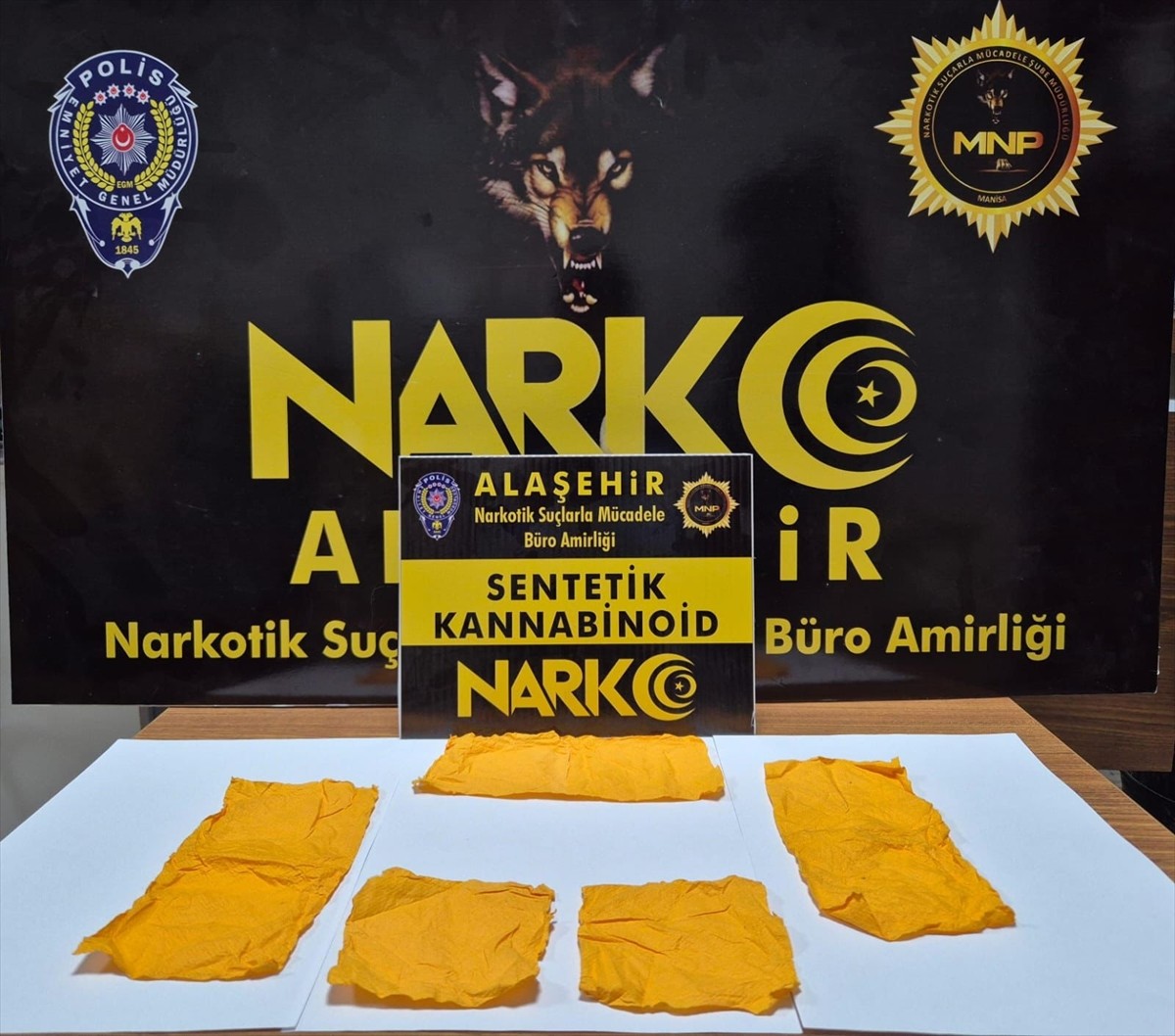 Manisa'da İl Emniyet Müdürlüğü Narkotik Suçlarla Mücadele Şubesi Alaşehir Büro Amirliği ekipleri...