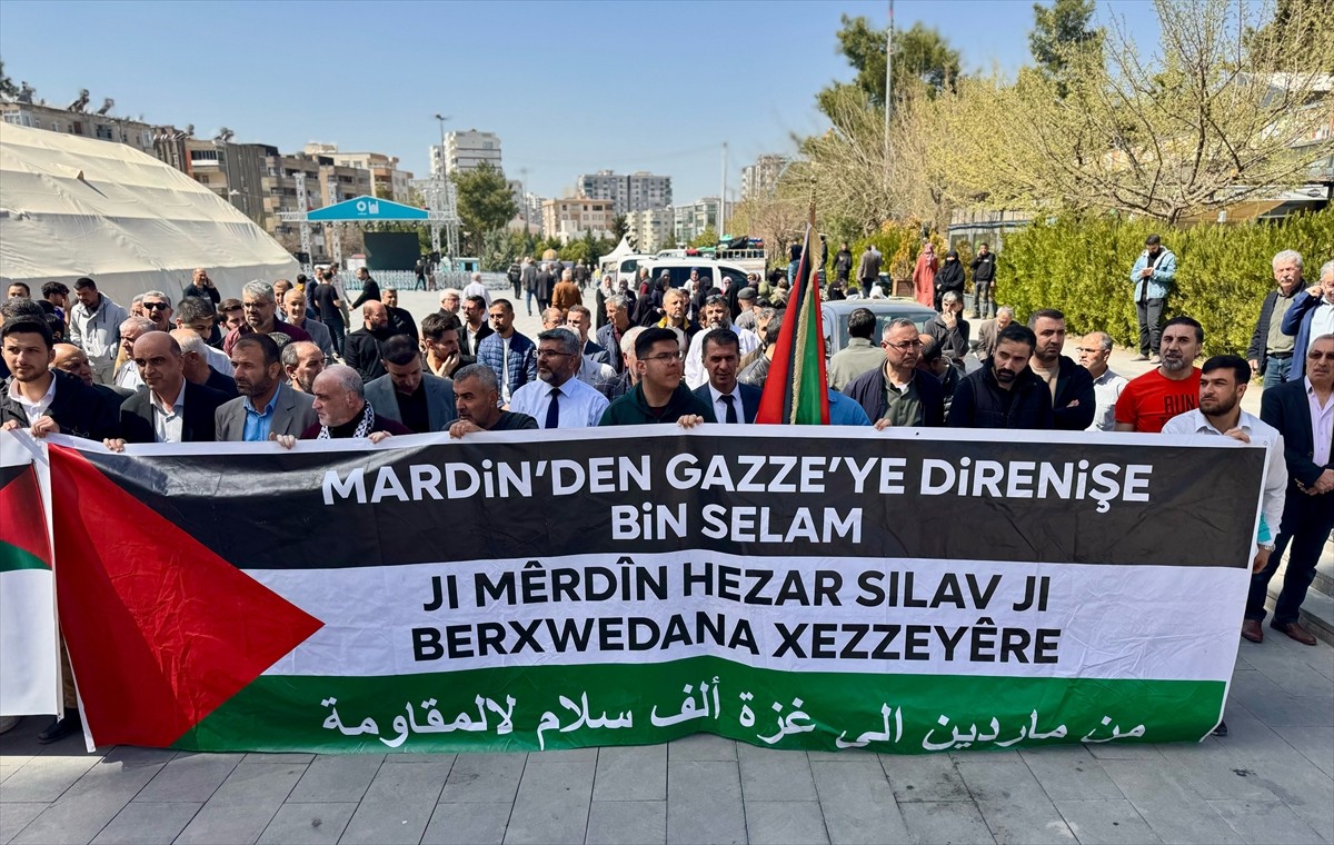Mardin'de, İsrail'in Gazze'ye yönelik saldırıları protesto edildi. Mardin Sivil Toplum Kuruluşları...