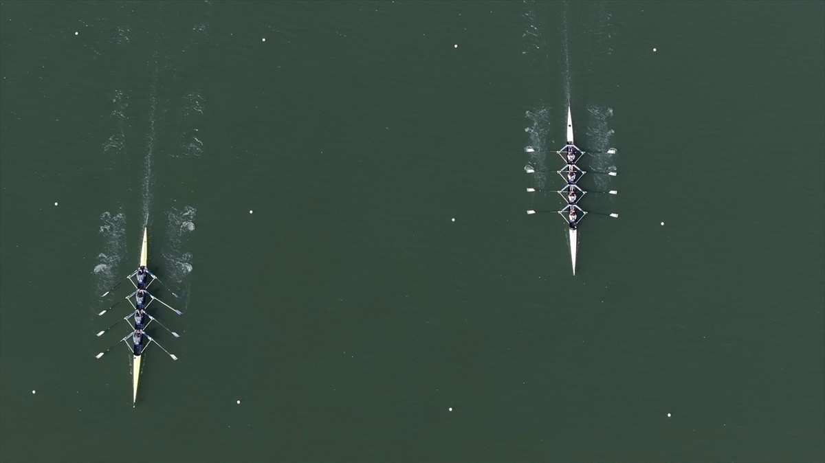 Meriç Nehri'ndeki 2 bin metrelik parkurda düzenlenen Türkiye Kürek Şampiyonası'nda ikinci gün...