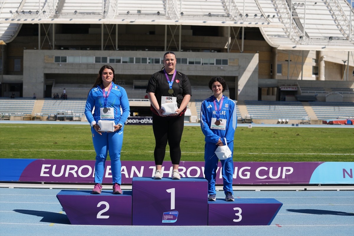 Milli atlet Pınar Akyol, Avrupa Atmalar Kupası'nda gülle atma branşında altın madalyanın sahibi...