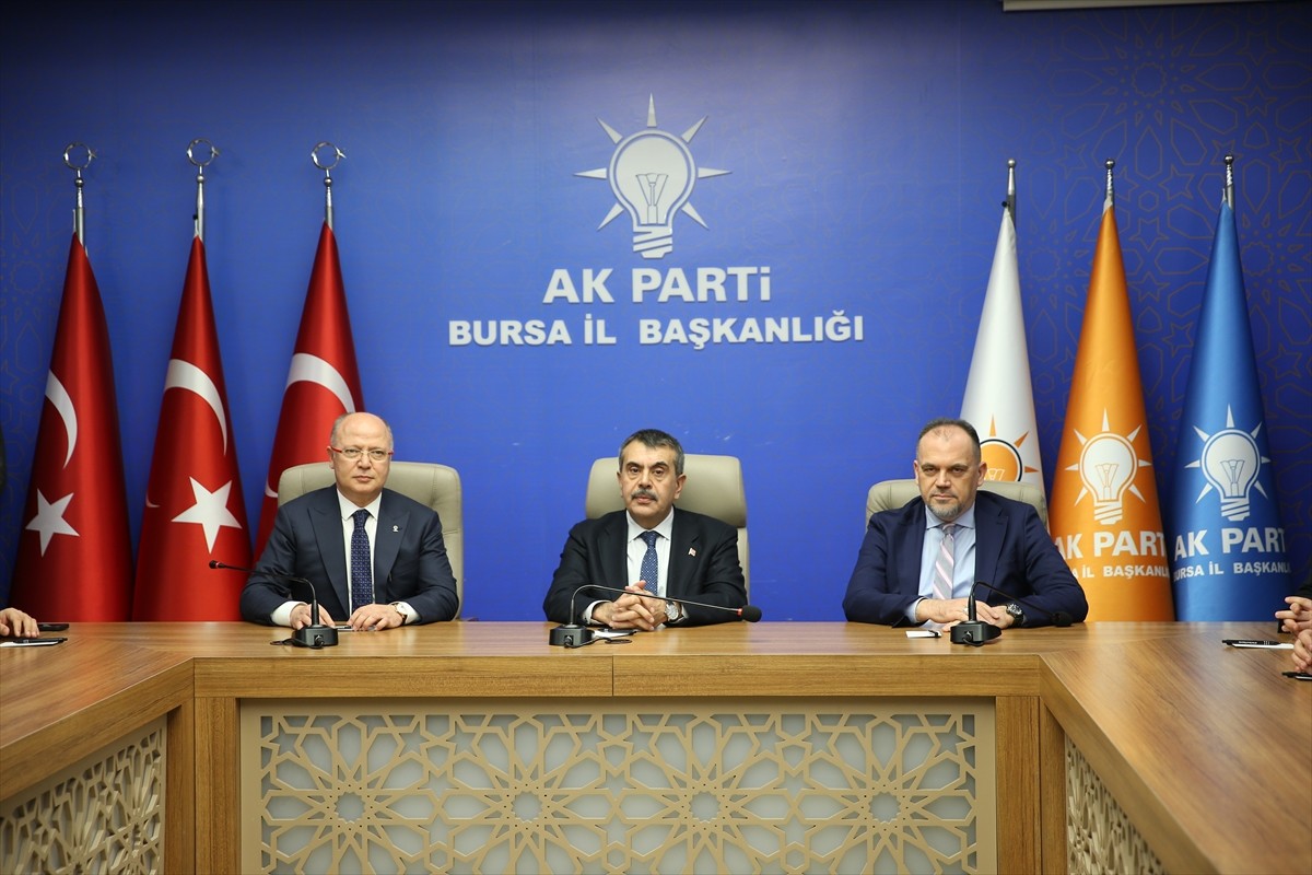 Milli Eğitim Bakanı Yusuf Tekin, Bursa'daki programı kapsamında AK Parti Bursa İl Başkanlığı'nı...