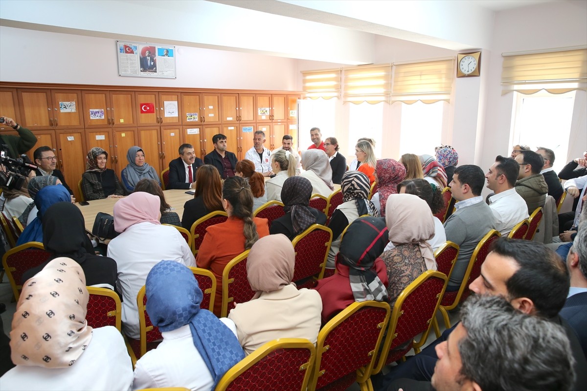 Milli Eğitim Bakanı Yusuf Tekin, Erzurum'daki programları kapsamında, Palandöken ilçesindeki...
