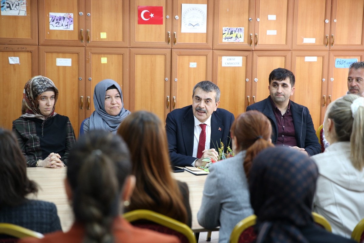 Milli Eğitim Bakanı Yusuf Tekin, Erzurum'daki programları kapsamında, Palandöken ilçesindeki...