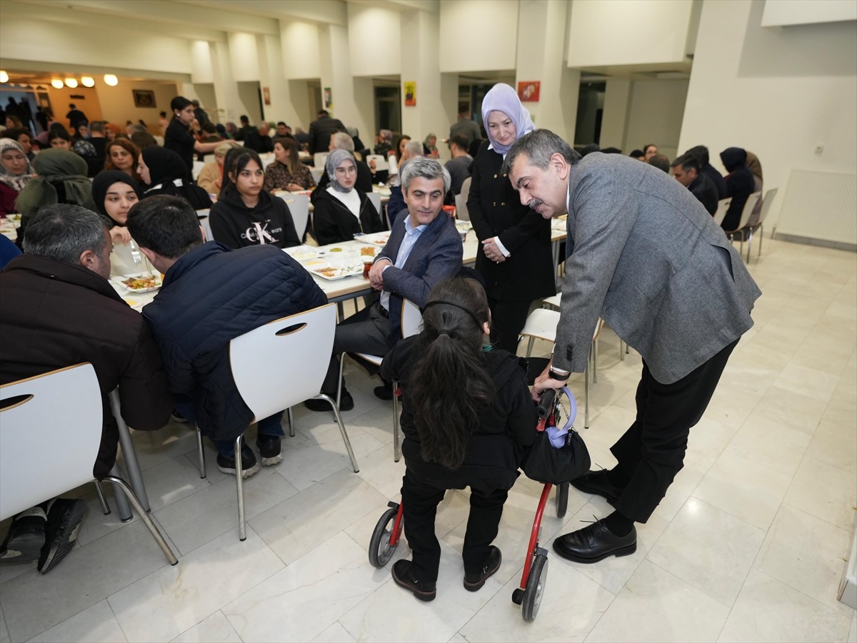 Milli Eğitim Bakanı Yusuf Tekin, Ümitköy Kız Anadolu İmam Hatip Lisesi'ni ziyaret etti. Bakan...