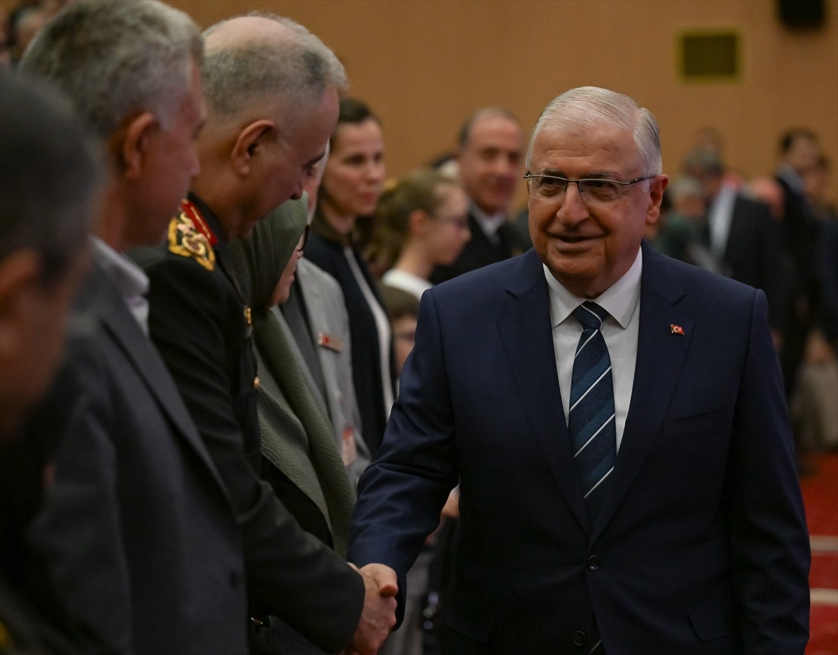 Milli Savunma Bakanı Yaşar Güler, Milli Savunma Bakanlığı Atatürk Kültür Sitesi'nde düzenlenen "18...