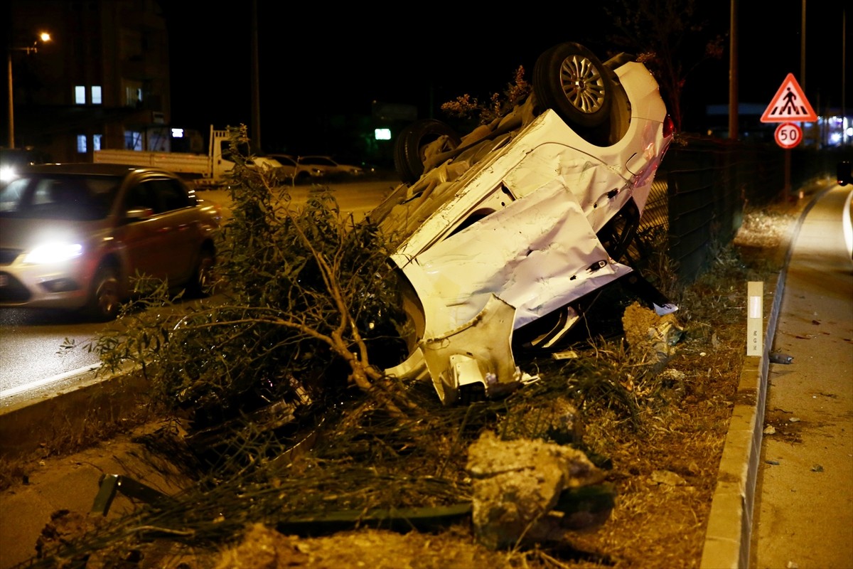 Muğla'nın Fethiye ilçesinde 2 otomobilin çarpışması sonucu sürücüler yaralandı.