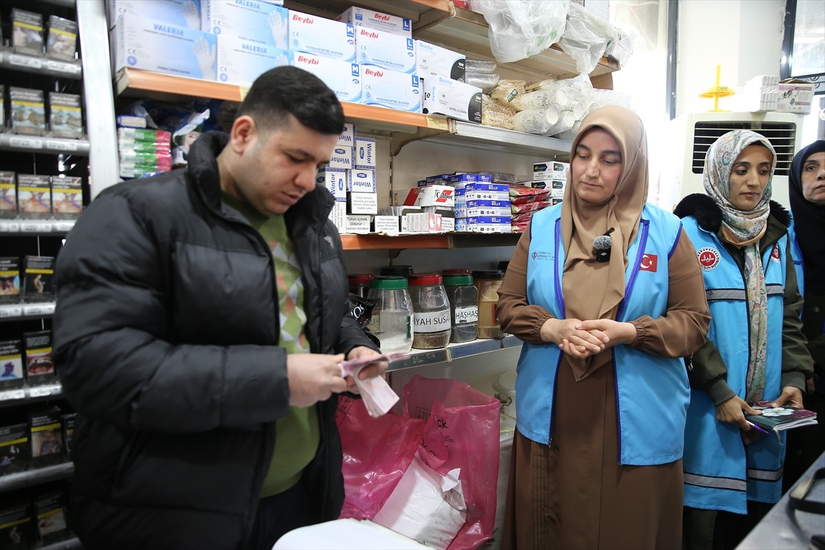  Osmanlı döneminin hayır geleneklerinden biri olan ve ihtiyaç sahiplerinin borçlarının isimsiz...