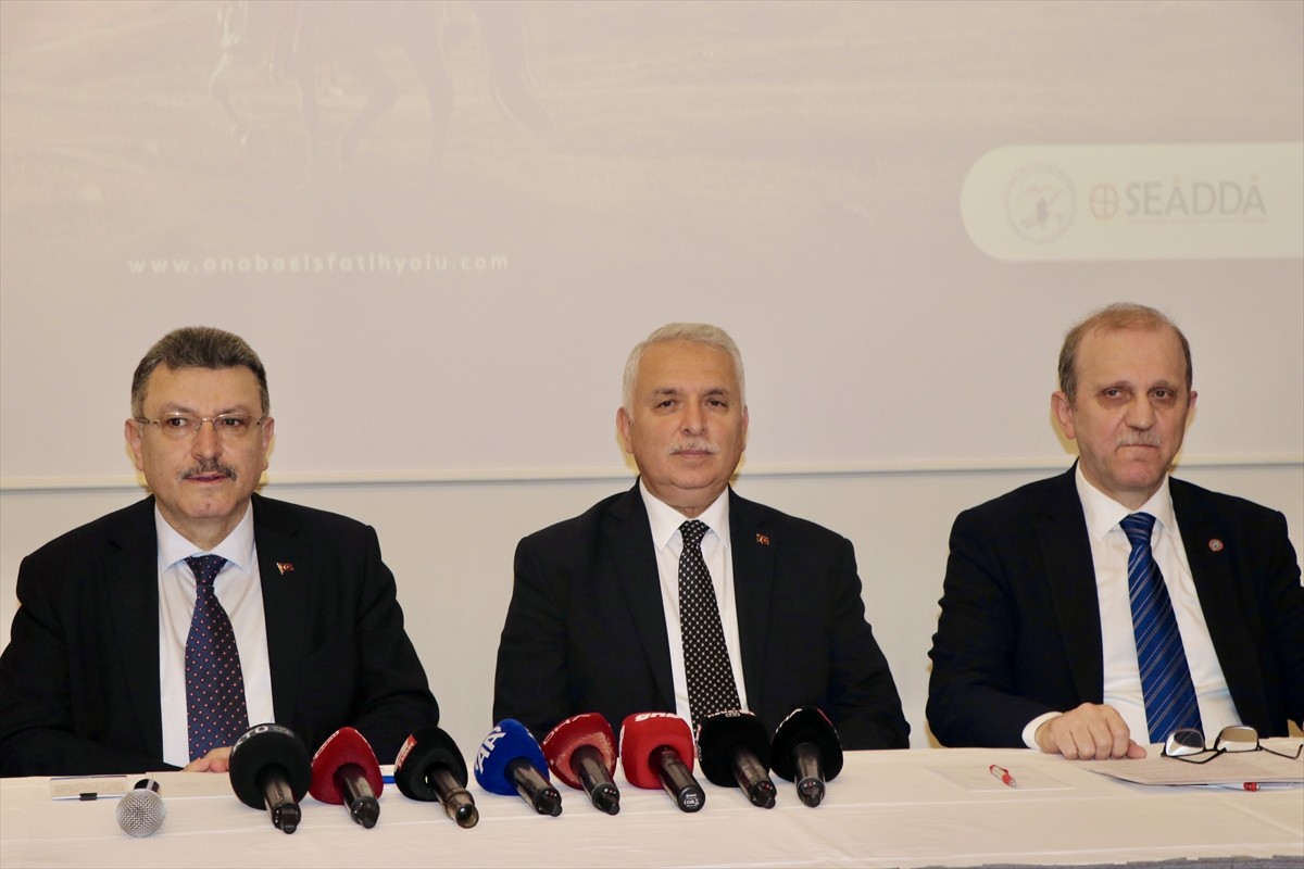 Osmanlı padişahlarından Fatih Sultan Mehmet'in, askerleriyle Trabzon'u fethederken kullandığı...