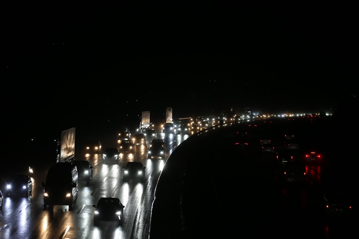 Ramazan Bayramı tatili dolayısıyla İstanbul-İzmir Otoyolu'nda akıcı yoğunluk yaşanıyor.