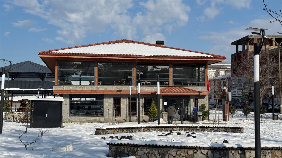 Rize'nin Ardeşen Belediye Başkan Yardımcısı Mustafa Kuyumcu, uğradığı silahlı saldırı sonucu...