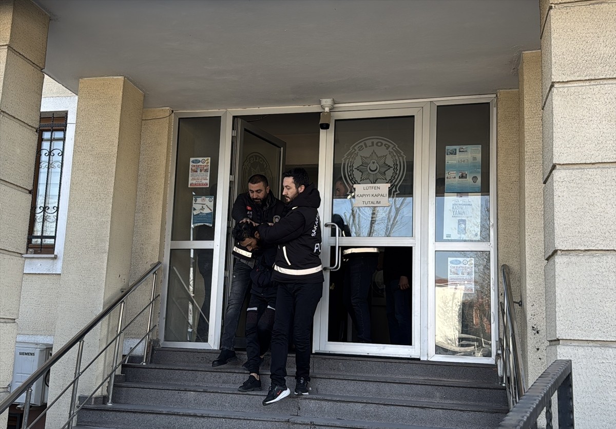 Sakarya'nın Adapazarı ilçesinde yabancı uyruklu hamile kadının balkondan düşerek hayatını...