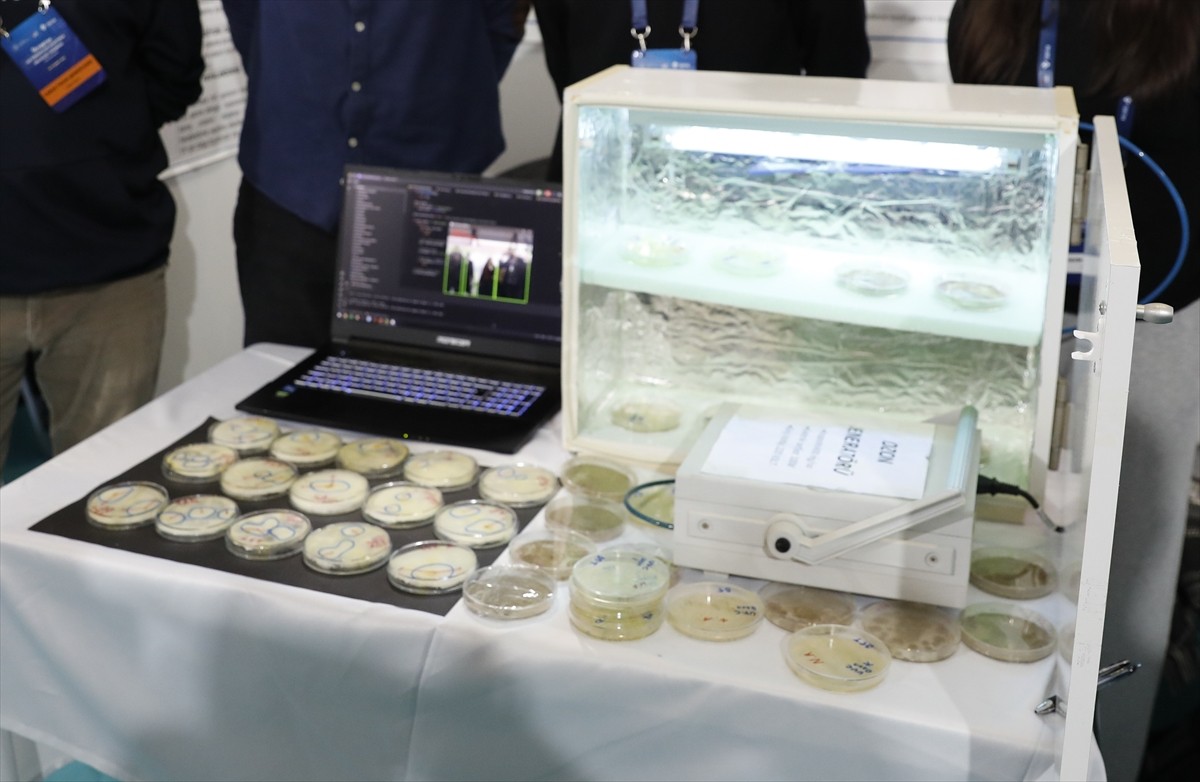 Samsun'da lise öğrencileri, yaşam alanlarını yapay ve kalıntı bırakan kimyasallar kullanmaksızın...