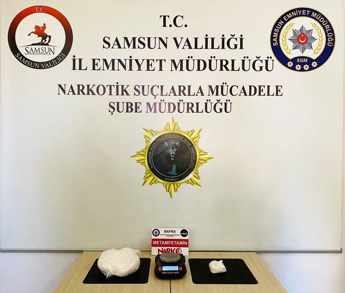Samsun'un Bafra ilçesinde üzerinde 1 kilo 205 gram sentetik uyuşturucu ele geçirilen kadın...