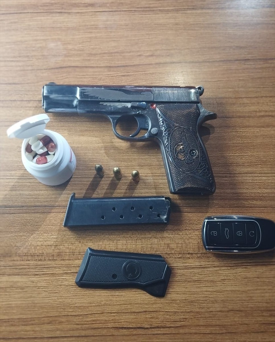 Samsun'un Canik ilçesinde düzenlenen çalıntı araç operasyonunda 2 şüpheli gözaltına alındı. İş...