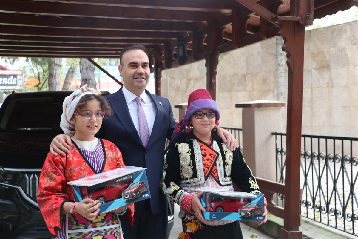 Sanayi ve Teknoloji Bakanı Mehmet Fatih Kacır, Burdur Valiliği'ni ziyaret etti. Bakan Kacır...