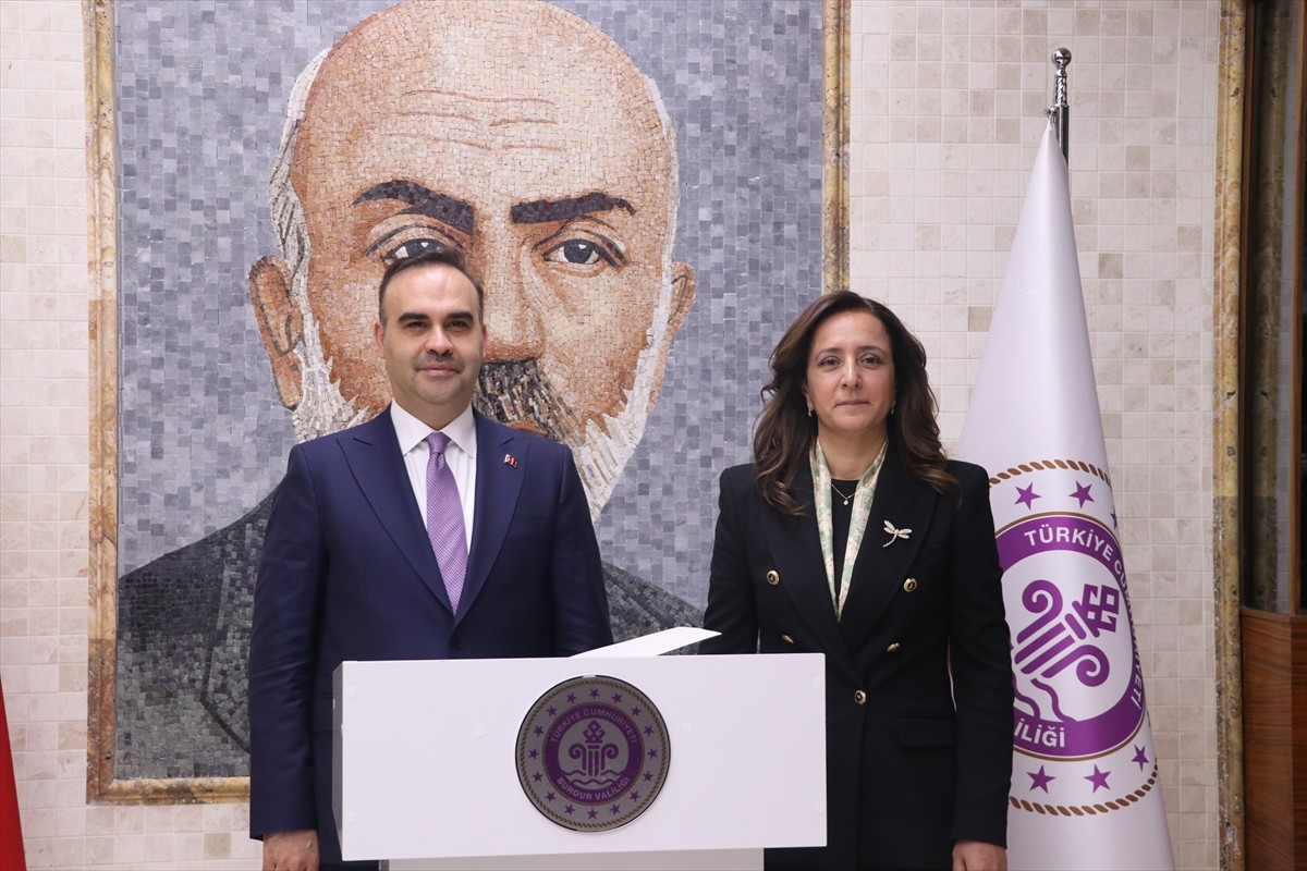 Sanayi ve Teknoloji Bakanı Mehmet Fatih Kacır, Burdur Valiliği'ni ziyaret etti. Bakan Kacır...