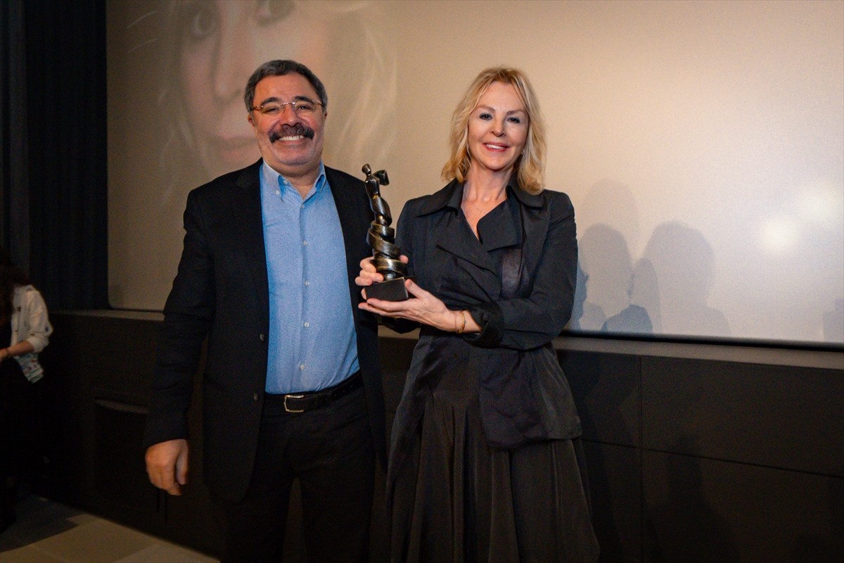 Sinema Yazarları Derneği (SİYAD) tarafından düzenlenen "57. Türkiye Sineması Ödülleri" sahiplerini...