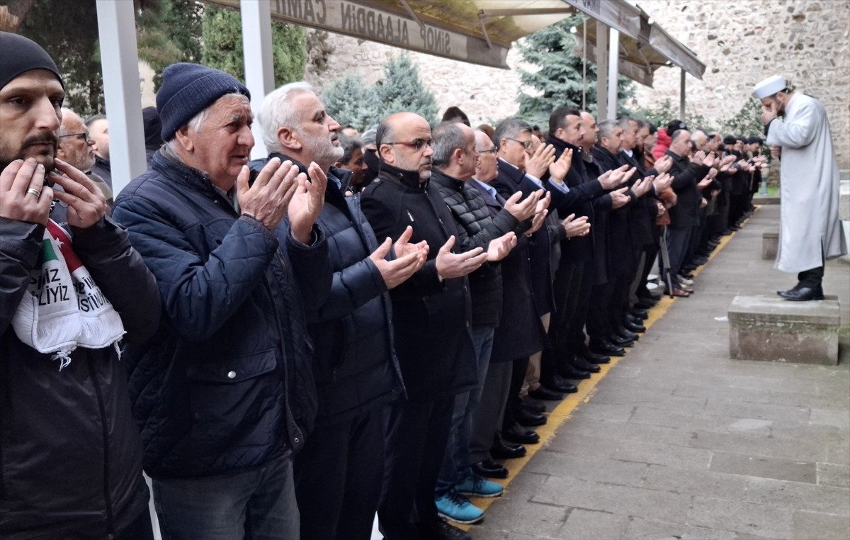 Sinop'ta, İsrail'in Gazze'deki saldırılarında yaşamını yitiren Filistinliler için gıyabi cenaze...