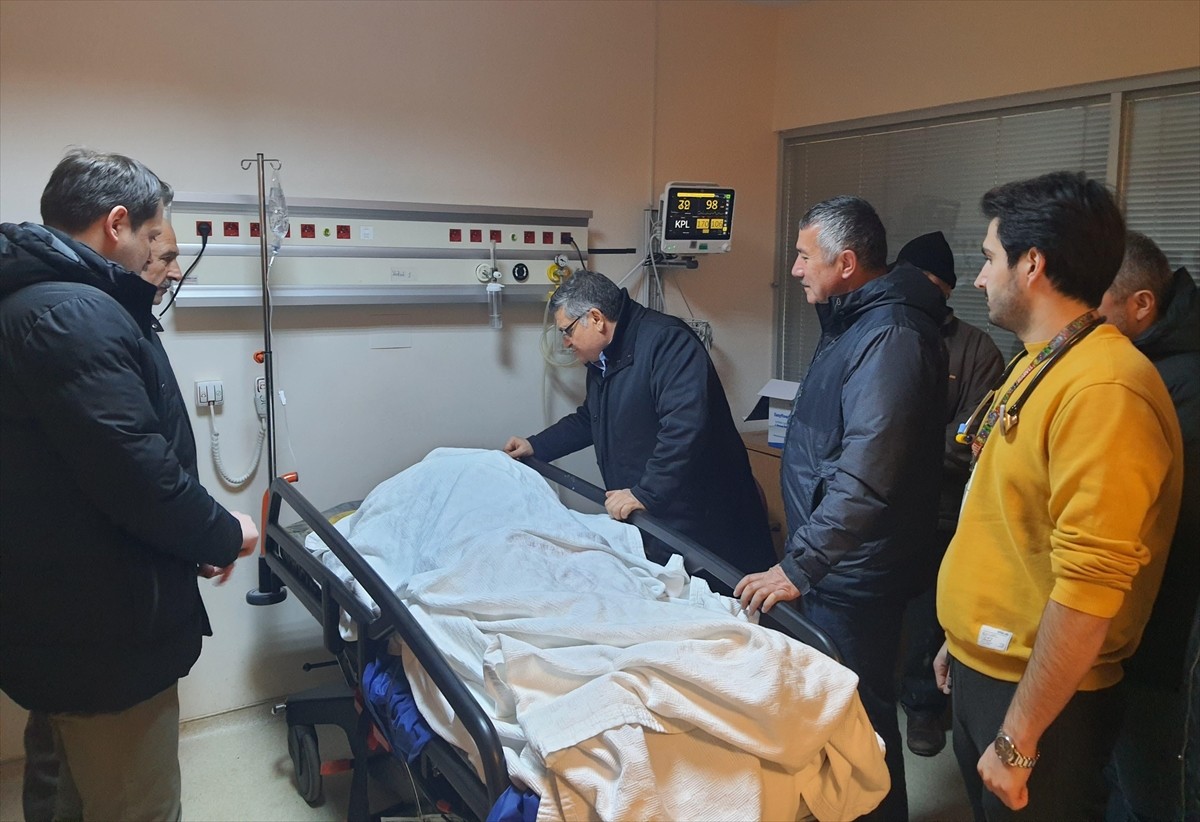  Sinop'un Türkeli ilçesinde 3 evin yıkıldığı heyelanda 4 kişi yaralı olarak kurtarıldı.  Sinop...