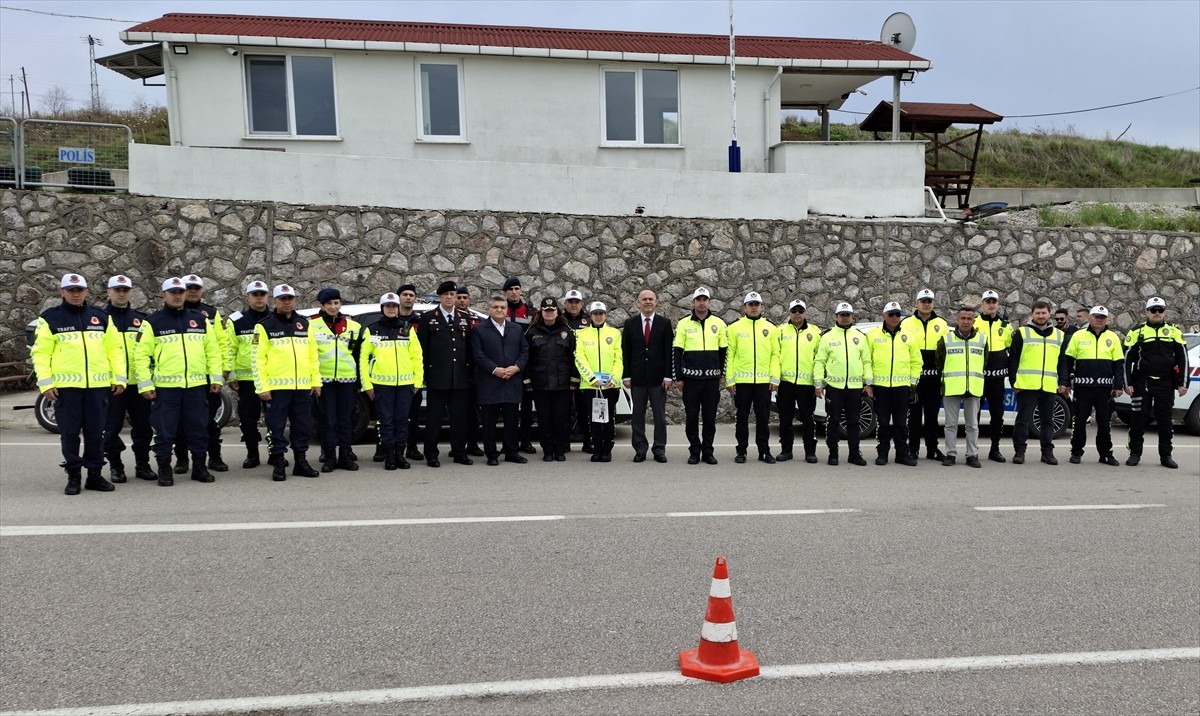 Sinop Valisi Mustafa Özarslan, emniyet ve jandarma ekiplerince gerçekleştirilen trafik denetimine...