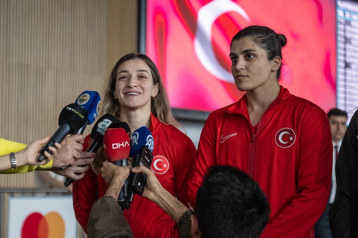 Sırbistan'da düzenlenen Kadınlar Dünya Boks Şampiyonası'nda takım halinde üçüncü olan Türkiye...