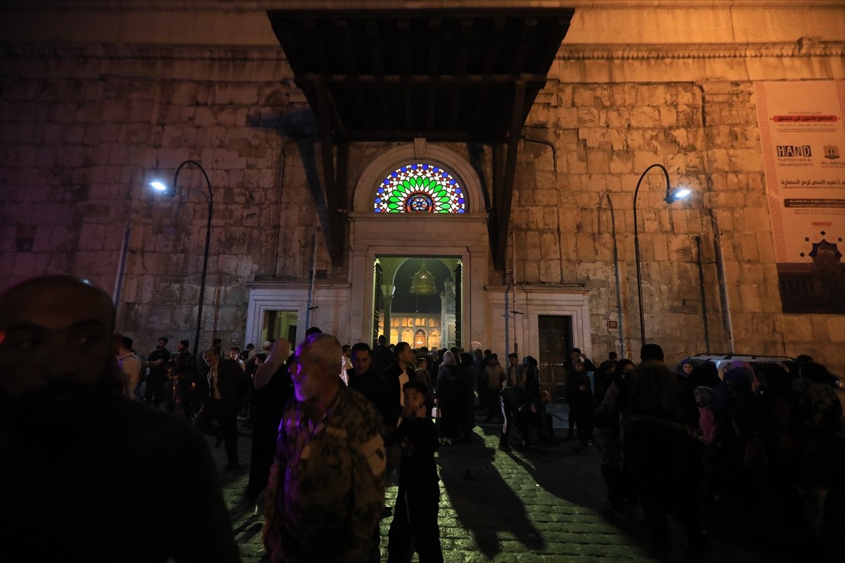 Suriye'nin başkenti Şam'daki tarihi Emevi Camisi'nde Kadir Gecesi idrak edildi. Ramazan ayının 27....