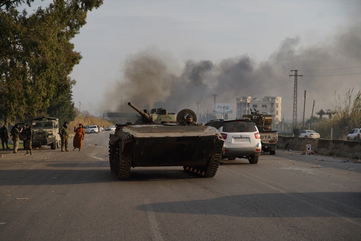 Suriye'nin Lazkiye ilinde güvenlik güçlerine düzenlenen saldırının ardından devrik rejim güçlerine...