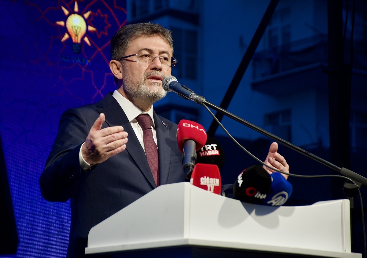 Tarım ve Orman Bakanı İbrahim Yumaklı, AK Parti Kırşehir İl Başkanlığınca parti binası önündeki...