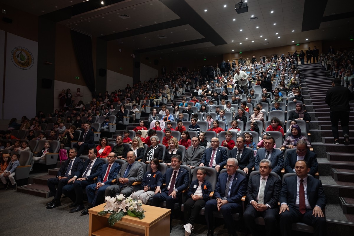 Tarım ve Orman Bakanı İbrahim Yumaklı, Akıllı Tavşan Momo ve Orman Dostları Çocuk Müzikali Gala...