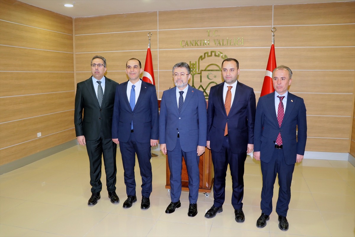 Tarım ve Orman Bakanı İbrahim Yumaklı, çeşitli temaslarda bulunmak için geldiği Çankırı'da, AK...