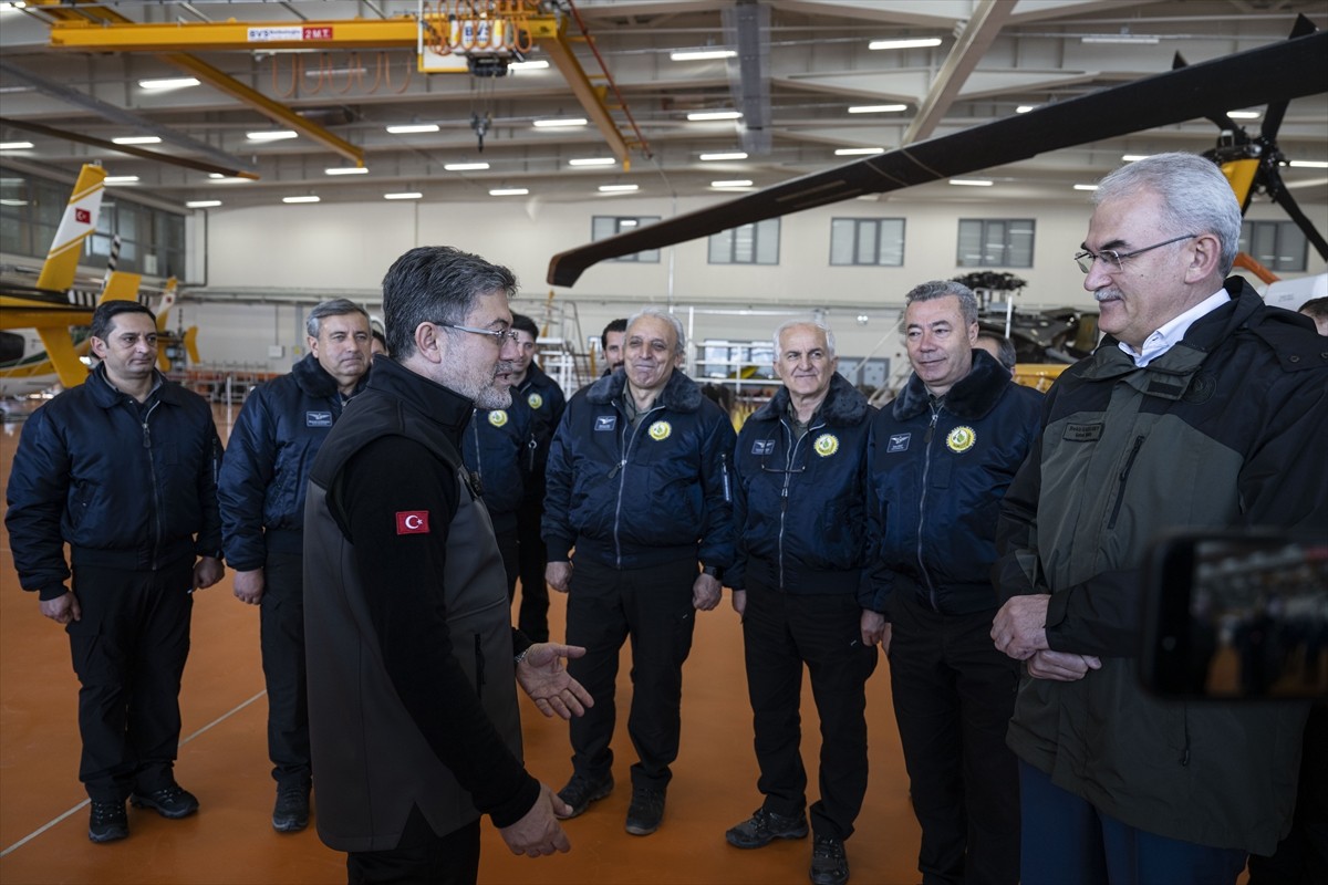 Tarım ve Orman Bakanı İbrahim Yumaklı, Orman Genel Müdürlüğü Havacılık Daire Başkanlığı'nda orman...