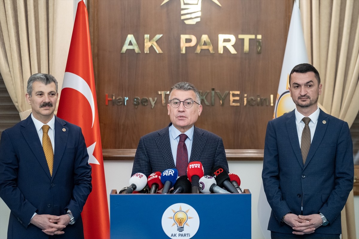 TBMM AK Parti Grup Başkanı Abdullah Güler, Meclis'te düzenlediği basın toplantısında, Gençlik ve...