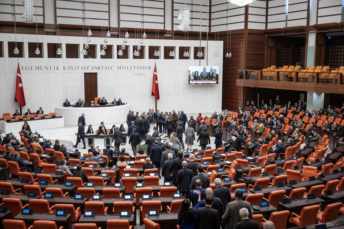 TBMM Genel Kurulu, Meclis Başkanvekili Sırrı Süreyya Önder başkanlığında toplandı. TBMM Genel...