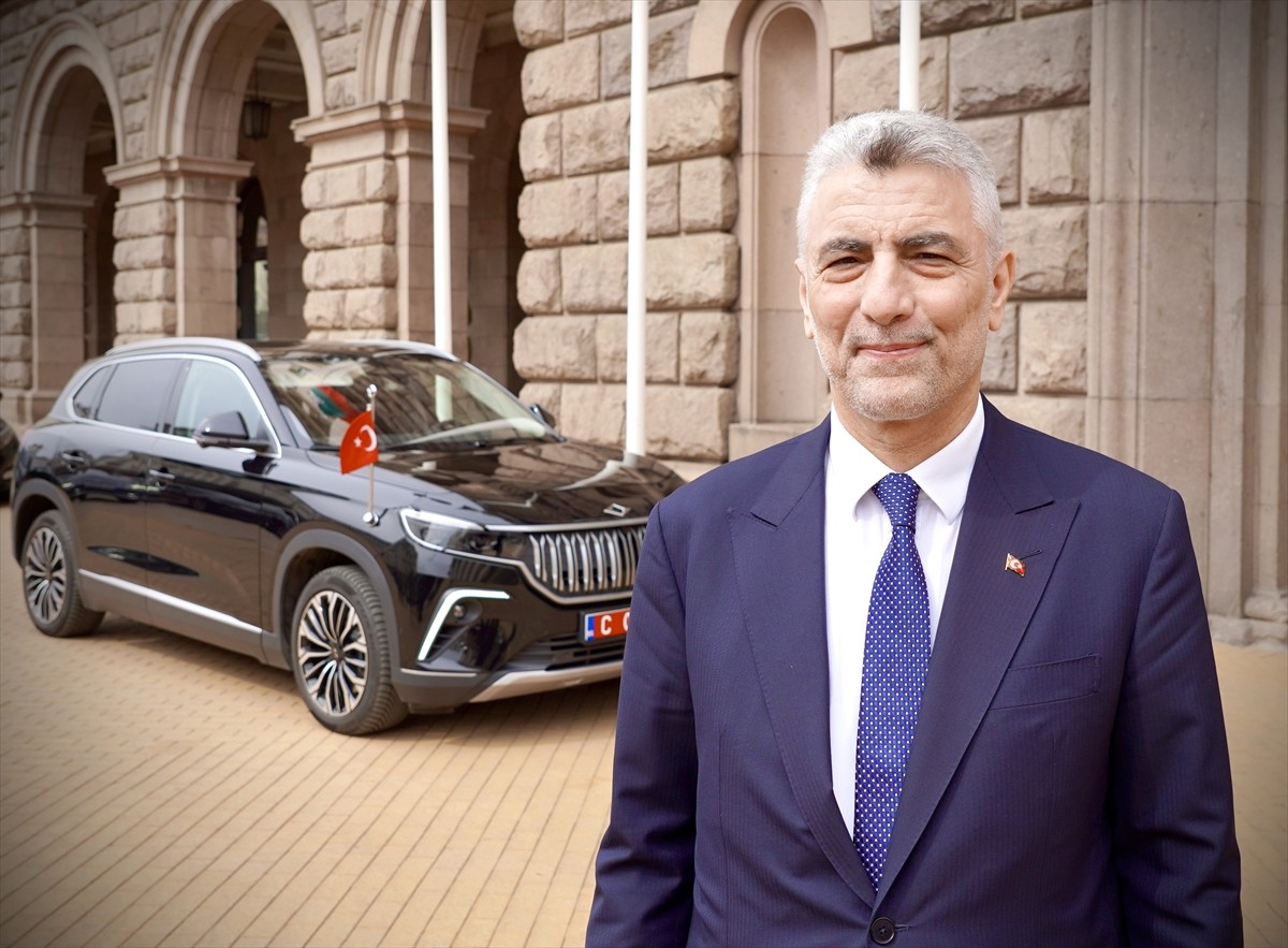 Ticaret Bakanı Ömer Bolat, Türkiye İhracatçılar Meclisi (TİM) üyesi 23 şirketin temsilcileri ile...