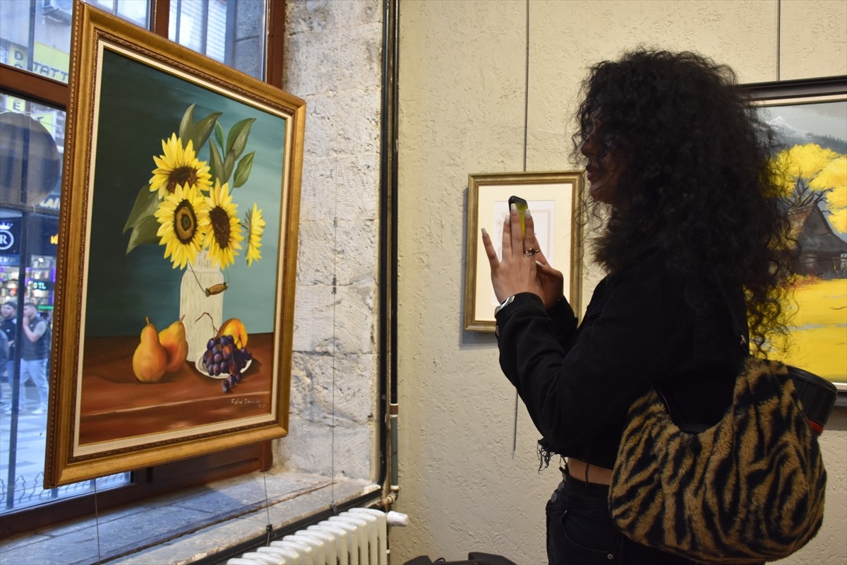 Trabzon'da kadın hekimlerin yaptığı resimlerden oluşan 4. Geleneksel "Şifadır Sanat" isimli sergi...