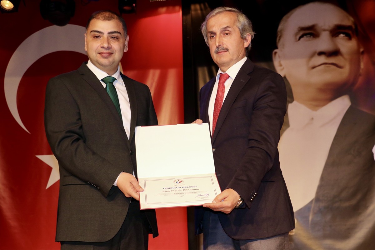 Trabzon Üniversitesince "İstiklal Marşı ve Mehmet Akif" konulu panel gerçekleştirildi. Sosyal...