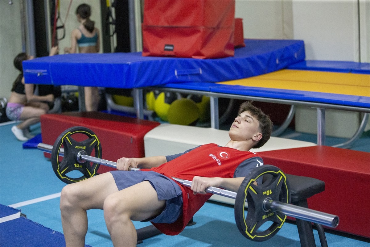 Trampolin Cimnastik Gençler Milli Takımı sporcuları, Dünya Kupası öncesi 4. AERE Cup Cimnastik...