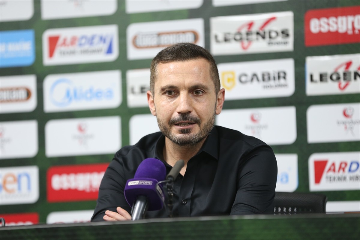 Trendyol 1. Lig'in 30. haftasında Sakaryaspor konuk ettiği Fitmens Gömlek Yeni Malatyaspor ile...