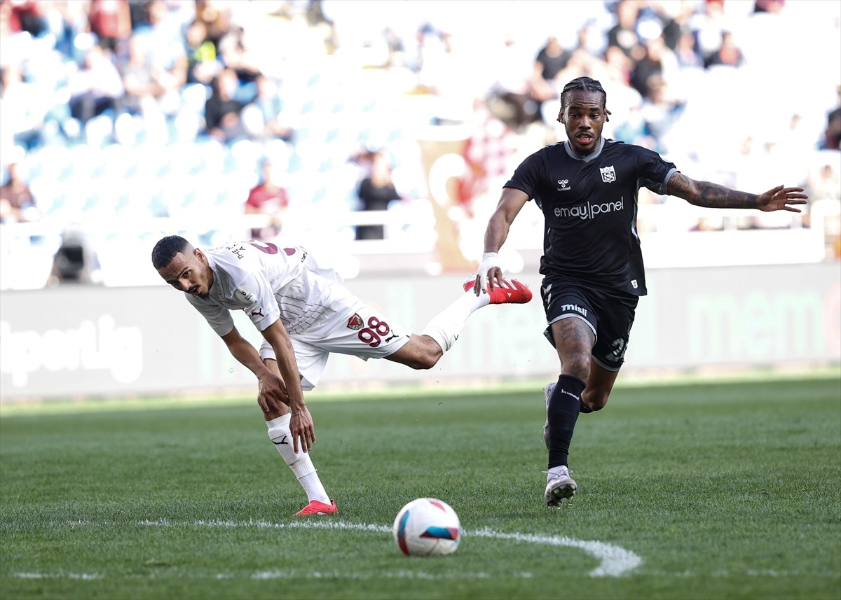 Trendyol Süper Lig'in 28. haftasında Atakaş Hatayspor ile Net Global Sivasspor, Mersin...