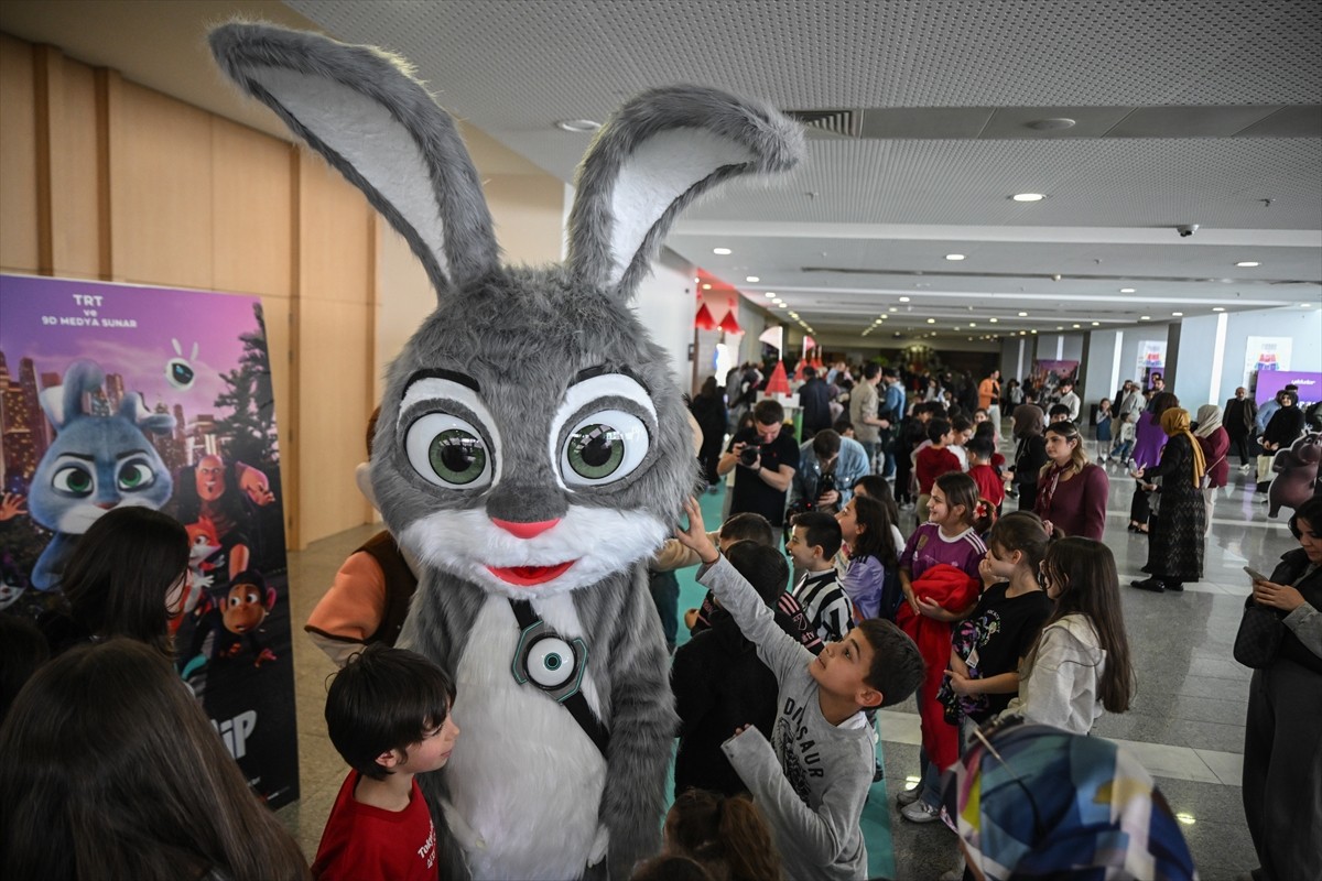 TRT ortak yapımı "Akıllı Tavşan Momo: Büyük Takip" filminin Ankara'daki galası ATO Congresium'da...