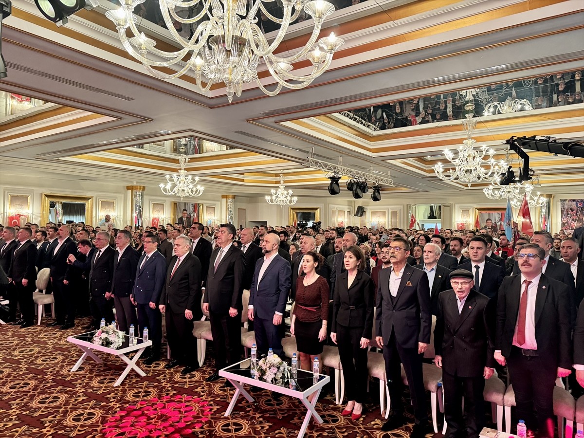 Türk Metal Sendikası Genel Başkanı Uysal Altundağ, Bursa'da bir davet salonunda düzenlenen Türk...