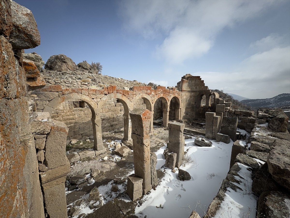 Türkiye'nin önemli merkezlerinden Karaman, binlerce yıllık geçmişi, doğal harikaları ve köklü...
