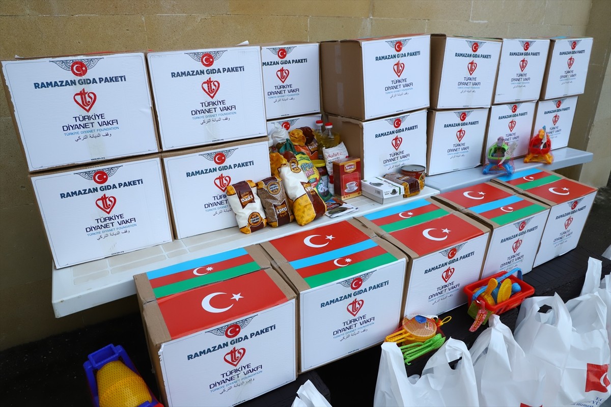 Türkiye Diyanet Vakfı (TDV), ramazan dolayısıyla Azerbaycan'da ihtiyaç sahibi 1000 aileye gıda...