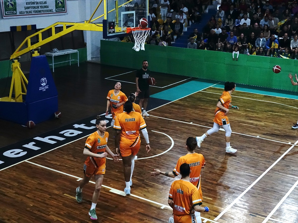Türkiye Kadınlar Basketbol 1. Ligi 25. hafta mücadelesinde Güre Atatürk Spor Salonu'nda Aslan Yol...